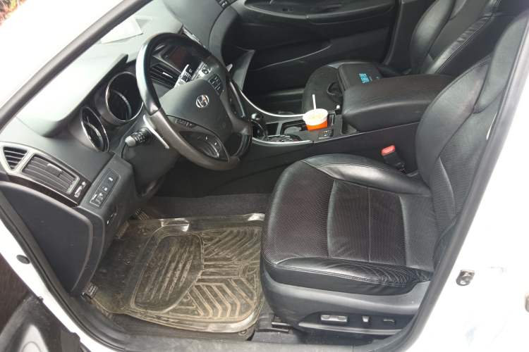 Used Hyundai Sonata 2011 2.0L Automatic Top-Grade Version
