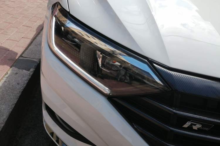 Used Volkswagen Sagitar 2019 200TSI DSG Comfort Version China VI Standard Right Front Headlight