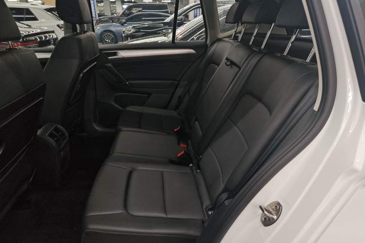 Used Volkswagen Golf Sportsvan 2019 280TSI Automatic Trendy Model China VI Standard Left Rear Seat