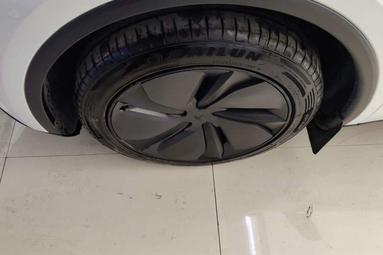 Used Tesla Model Y 2025 Rear-Wheel-Drive Version