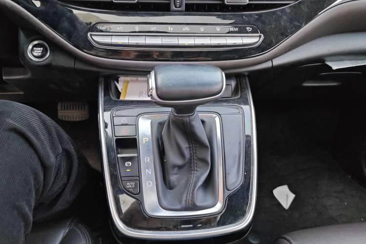 Used GAC Trumpchi M6 2019 270T DCT Luxury Edition (7-seater) China VI Gear Lever