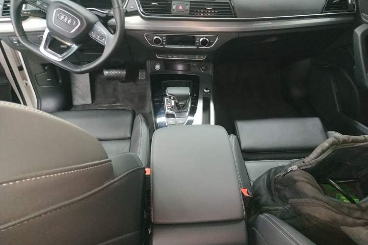 Used Audi Q5L 2022 40T Fashionable and Dynamic Model
