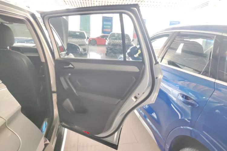 Used Volkswagen Tiguan L 2019 Revised 330TSI Automatic Two-Wheel Drive Smart & Luxury Edition China VI Standard
