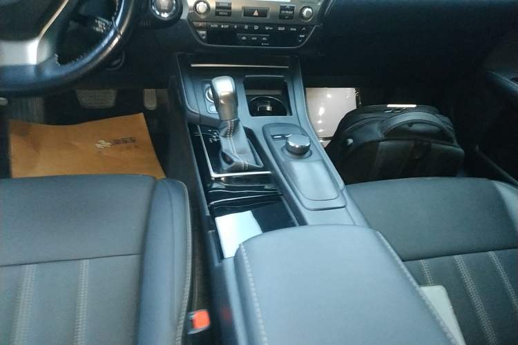 Used Lexus ES 2015 200 Elite Edition Gear Lever