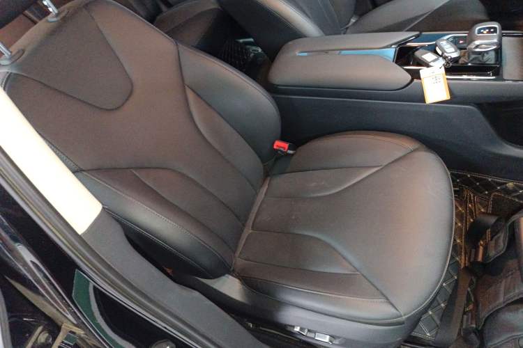 Used Hongqi E-QM5 2022 431 km Charge & Enjoy Edition
