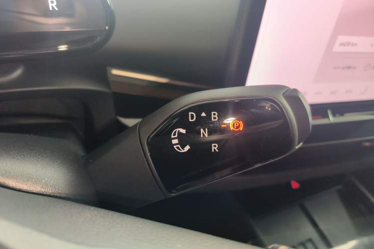 Used Volkswagen ID.UNYX 2024 Pro Long-Range Version Gear Lever