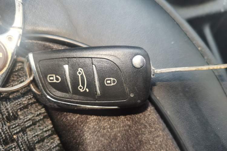 Used Dongfeng Fengon 330 2019 1.5L Manual Practical II China VI