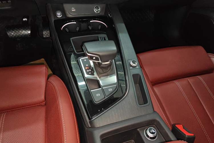 Used Audi A4L 2023 40 TFSI Luxury Dynamic Model Gear Lever