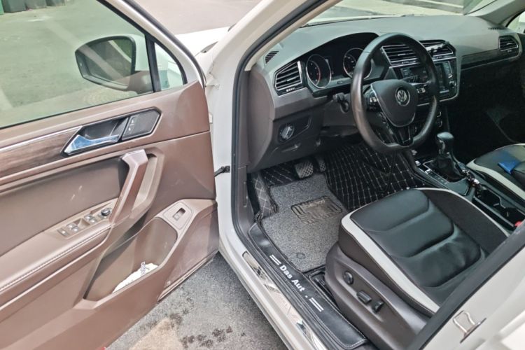 Used Volkswagen Tiguan L 2017 380TSI Automatic All-Wheel-Drive Luxury Edition Driver Seat