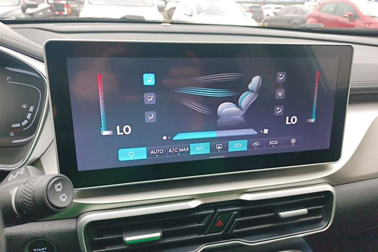 Used Geely Auto Coolray 2023 1.5T DCT Diamond Edition Audio And AC Panel