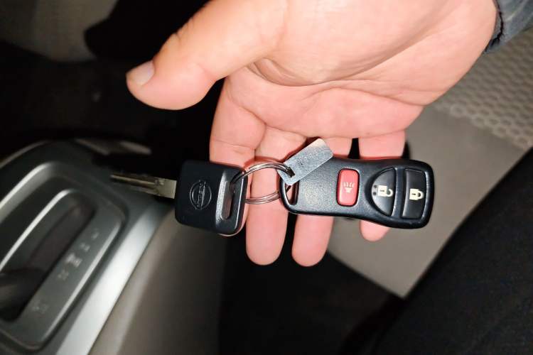 Used Nissan NV200 2014 1.6L CVT Luxury Model China V Standard Vehicle Key