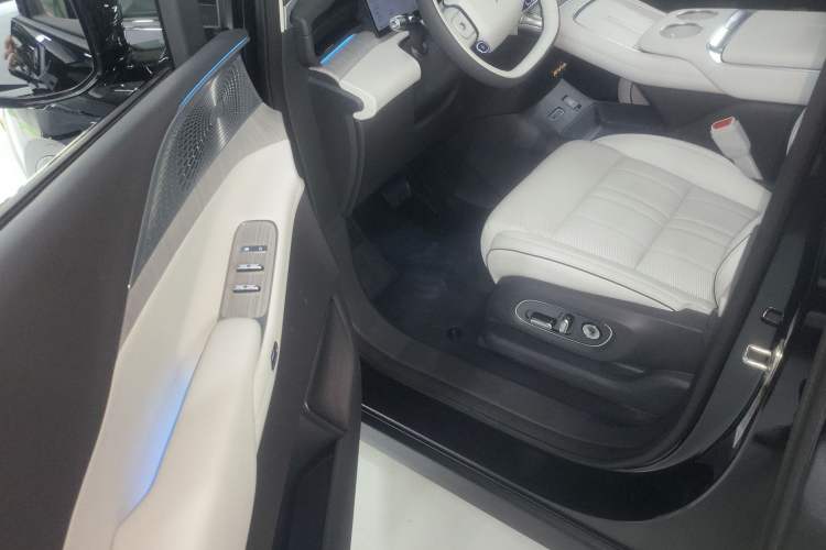 Used XPeng X9 2026 Model—Range-Extended Version 1602 Ultra
