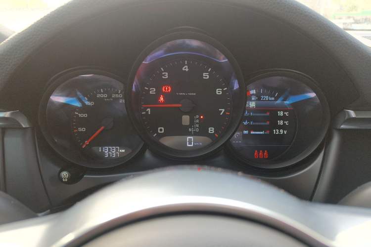 Used Porsche Macan 2018 Macan 2.0T Instrument Cluster