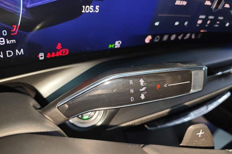 Used Cadillac GT4 2023 25T Luxury Model Gear Lever