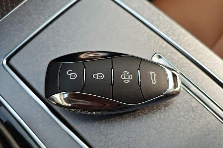 Used Hongqi HS7 PHEV 2025 Model 2.0T PHEV Four-Wheel Drive 2 Million Units Commemorative Edition 6-Seater