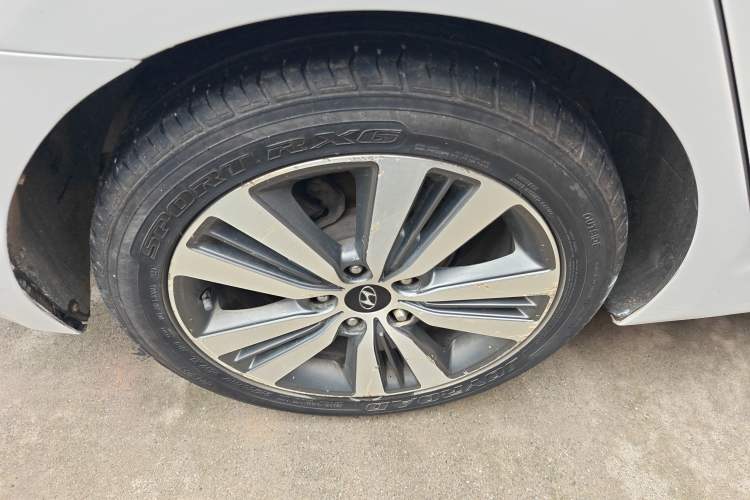 Used Hyundai Mistra 2016 1.8L Automatic Smart GLS Right Rear Wheel Hub