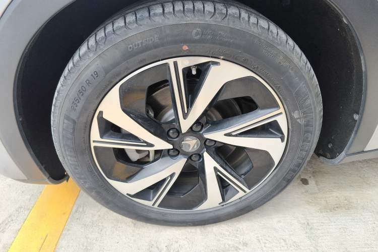 Used ARCFOX Alpha S 2021 708S+ 160kW Left Front Wheel Hub