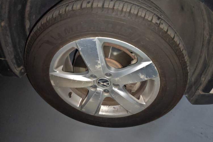 Used Volkswagen Tiguan 2010 1.8TSI Automatic All-Wheel-Drive Elite Edition Right Front Wheel Hub