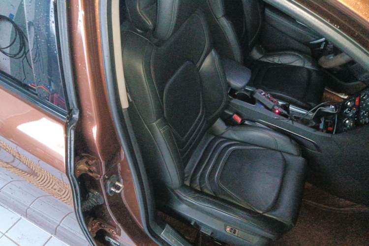 Used DS 6 2014 1.6T Luxury Edition THP160