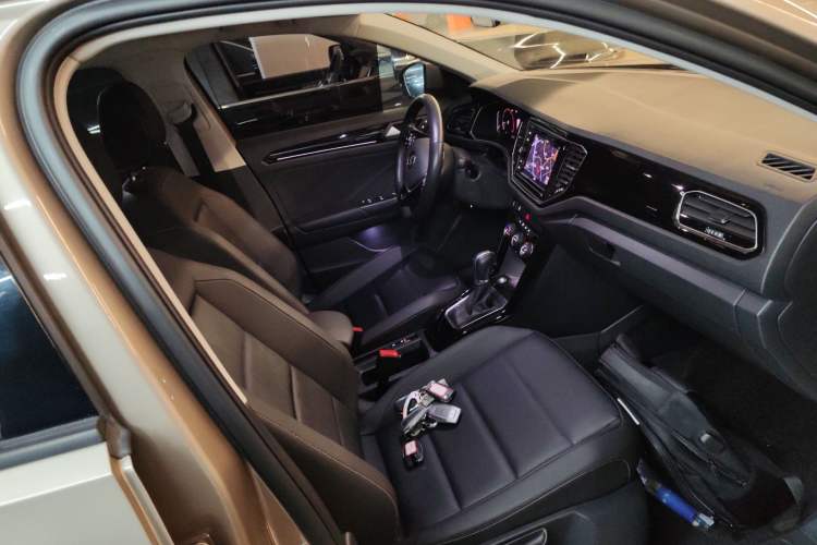 Used Volkswagen T-ROC 2020 280TSI DSG Two-Wheel Drive Comfort Version