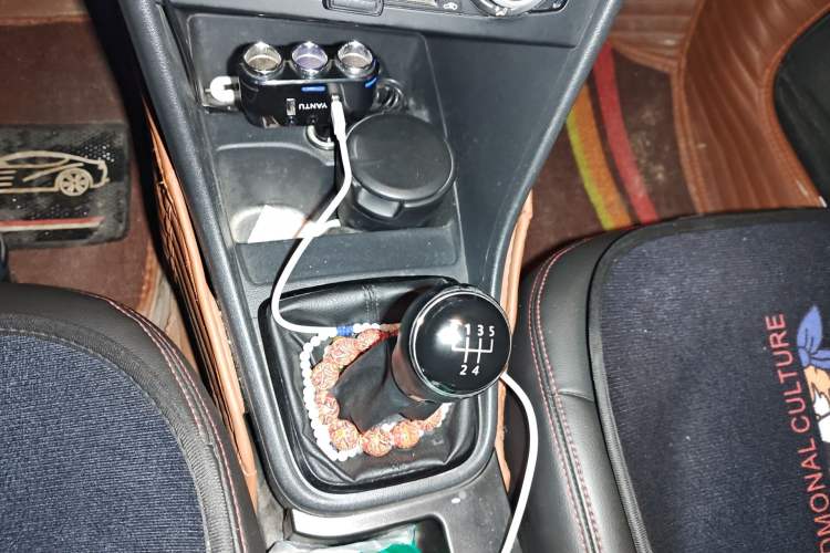 Used Volkswagen Santana 2015 HaoNa 1.6L Manual Fashion Edition Gear Lever