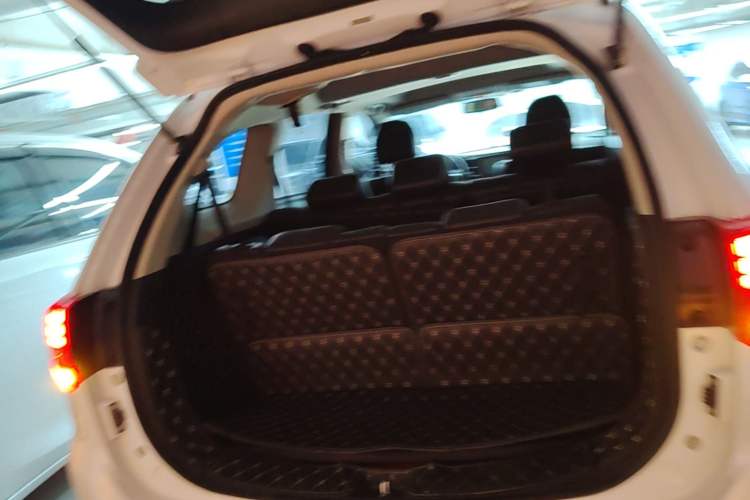 Used Mitsubishi Outlander 2019 2.0L Two-Wheel Drive Comfort Edition 7-Seater China VI Standard Trunk