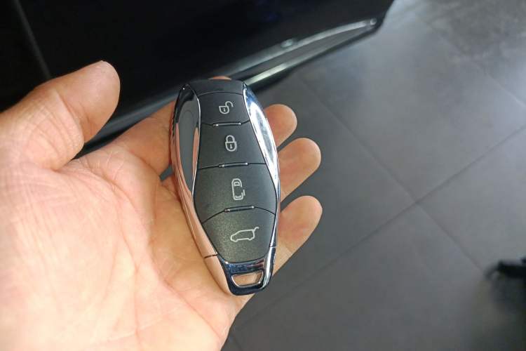 Used Hongqi HQ9 PHEV 2024 2.0T Four-Wheel Drive Luxury Edition Interior 1