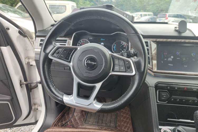 Used Zotye Domy X7 2017 1.8T Manual Luxury Model
