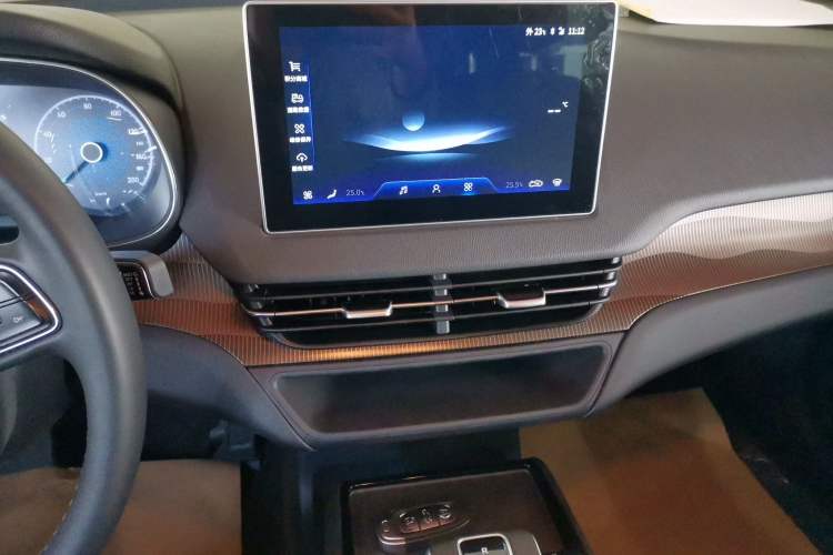 Used Hongqi E-QM5 2022 431 km Charge & Enjoy Edition