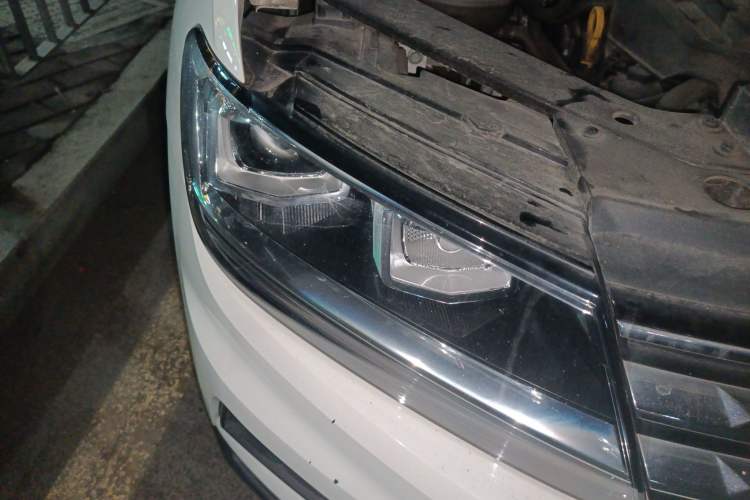 Used Volkswagen Tiguan L 2020 330TSI Automatic Two-Wheel Drive Luxury Edition China VI Standard Right Front Headlight