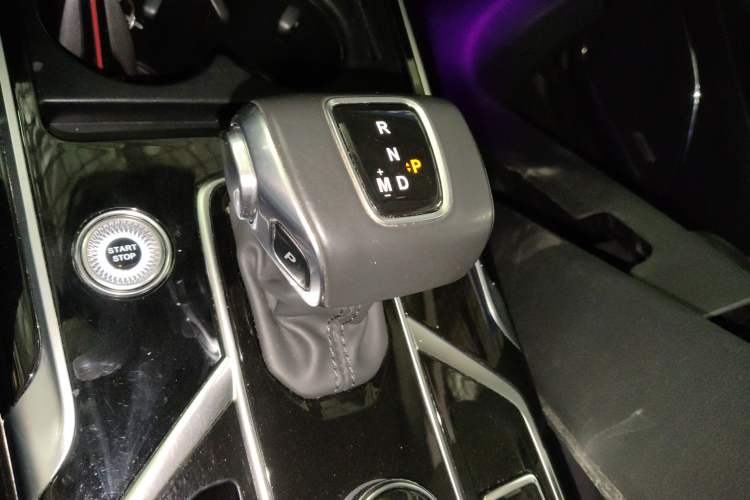 Used Hongqi HS5 2022 Revised Version 2.0T Smart Connect Flagship Edition Gear Lever