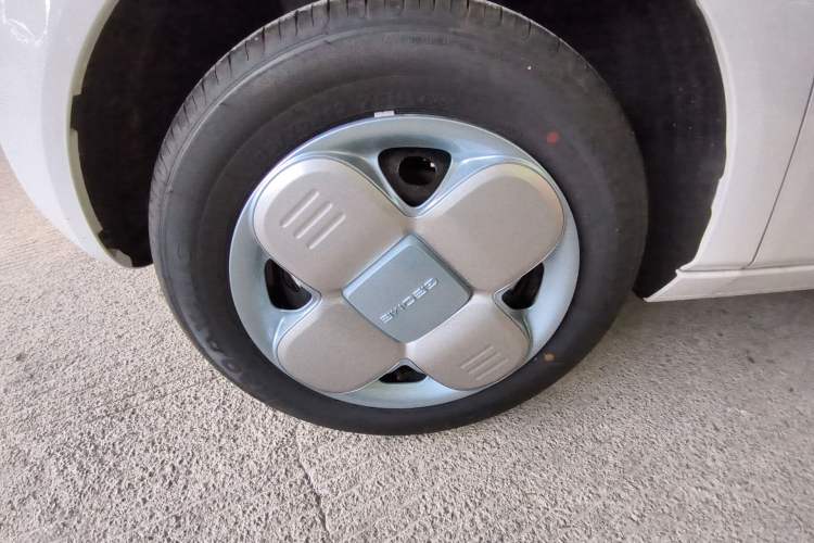 Used Geely Galaxy Panda 2024 Panda Mini 200km Endurance Bear Left Front Wheel Hub