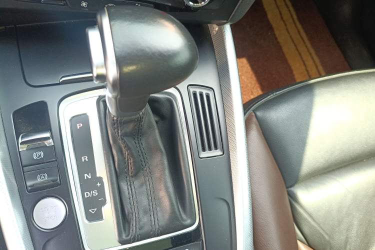 Used Audi Q5 2017 Plus 40 TFSI Technology Model Gear Lever