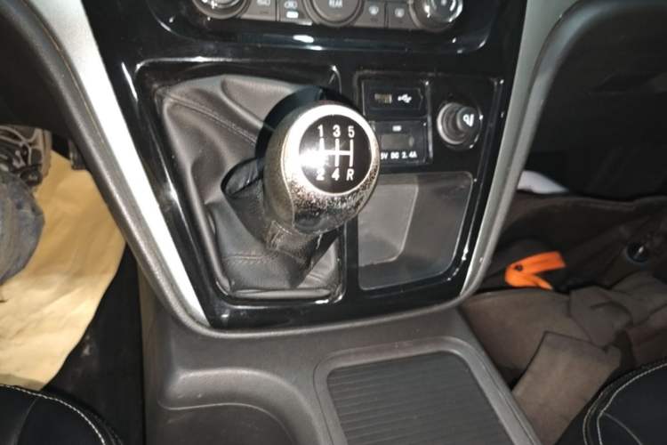 Used JAC Refine M3 2022 1.8L 7-seat Standard Edition
