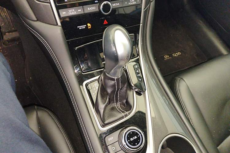 Used Infiniti Q50L 2015 2.0T Comfort Edition Gear Lever