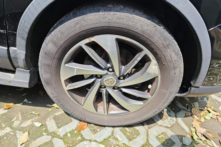 Used Baojun 560 2015 1.8L manual luxury version Right Front Wheel Hub