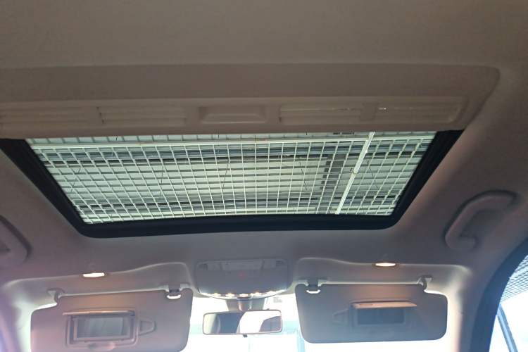 Used Mercedes-Benz E-Class 2018 Facelift E 200 L Headliner