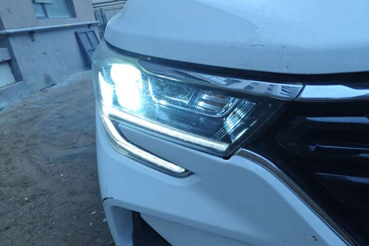 Used FORTHING T5 2020 1.5T Automatic Luxury Model China VI Standard Right Front Headlight