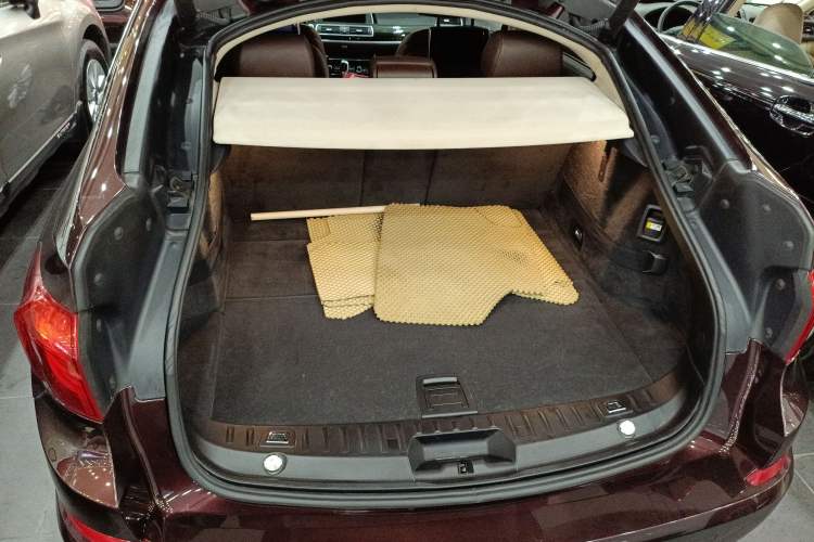 Used BMW 5 Series GT 2014 535i Luxury Edition