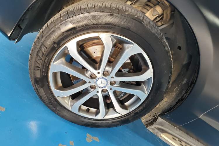 Used Mercedes-Benz GLE 2016 GLE 320 4MATIC Dynamic Edition Left Front Wheel Hub