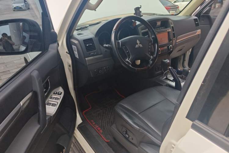 Used Mitsubishi Pajero 2016 3.0L Automatic Prestige Version China V Standard