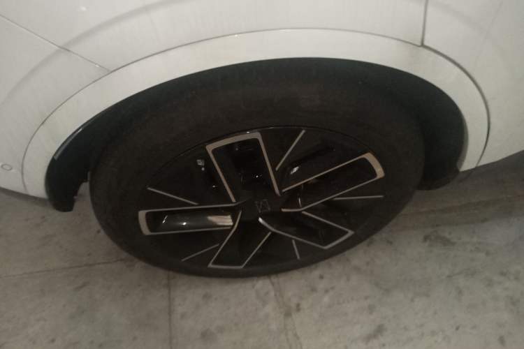 Used Avatr 11 2025 Year Updated Max Extended-Range Version Right Rear Wheel Hub