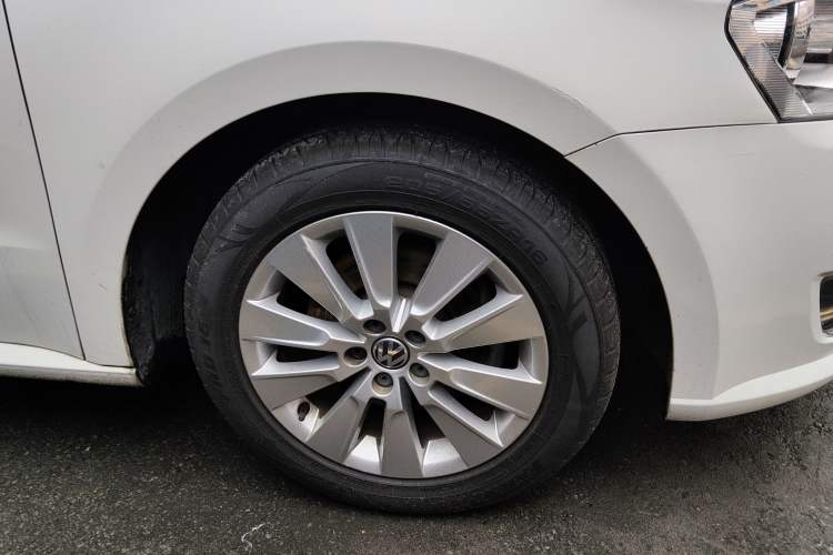 Used Volkswagen Lavida 2013 Restyled Classic 1.6L Manual Comfort Edition
