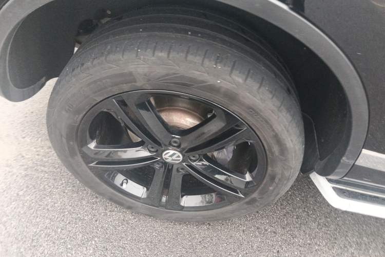 Used Volkswagen Touareg 2017 3.0 TSI Touareg Edition Right Rear Wheel Hub