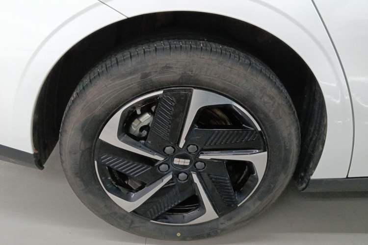 Used Geely Galaxy L6 2024 125km PLUS Dragon Edition Right Rear Wheel Hub