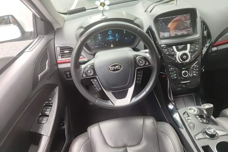 Used BYD Qin New Energy 2014 1.5T Flagship Model
