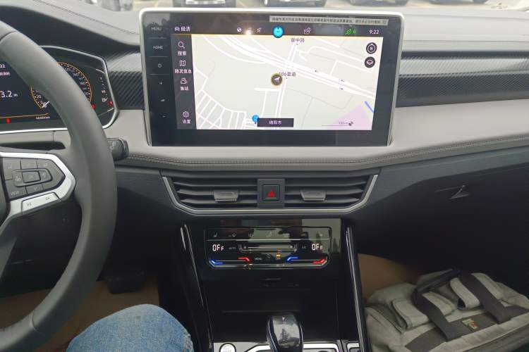 Used Volkswagen Tayron 2023 300TSI Two-Wheel-Drive Luxury Plus Advanced Edition Audio And AC Panel