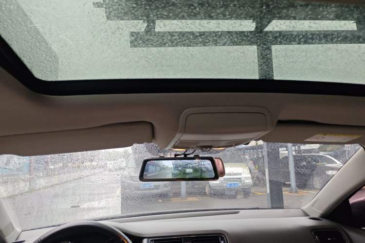 Used Volkswagen Sagitar 2015 230TSI Automatic Comfort Version Headliner