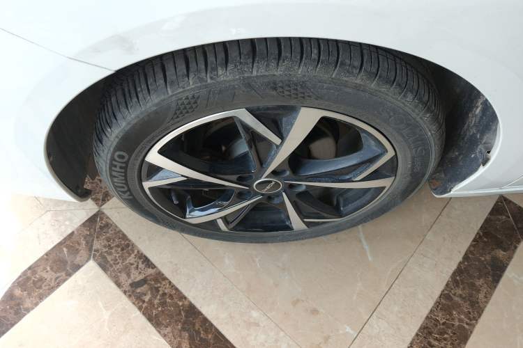 Used Roewe i5 2023 1.5L CVT Luxury Edition Left Front Wheel Hub