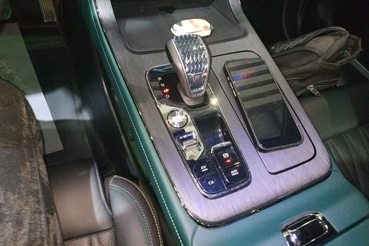 Used GAC Trumpchi GS8 2022 Dual-Engine Series 2.0TM Two-Wheel Drive Prestige Edition (7 Seats) Gear Lever